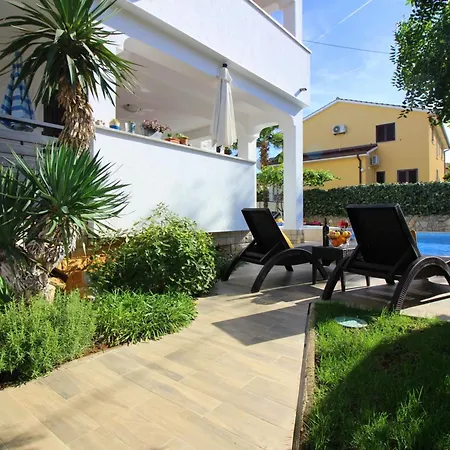 דירה Ferienwohnung In Mit Gepflegtem Garten פורץ