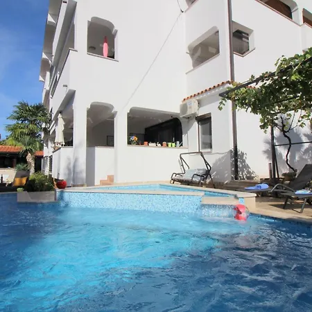 Ferienwohnung In Mit Gepflegtem Garten דירה