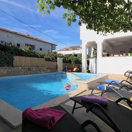 דירה Ferienwohnung In Mit Gepflegtem Garten פורץ