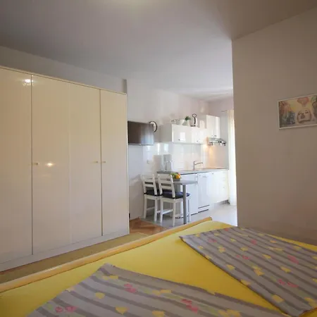 Ferienwohnung In Mit Gepflegtem Garten *