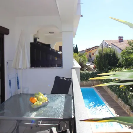 Ferienwohnung In Mit Gepflegtem Garten דירה *