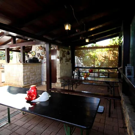 Ferienwohnung In Mit Gepflegtem Garten * פורץ