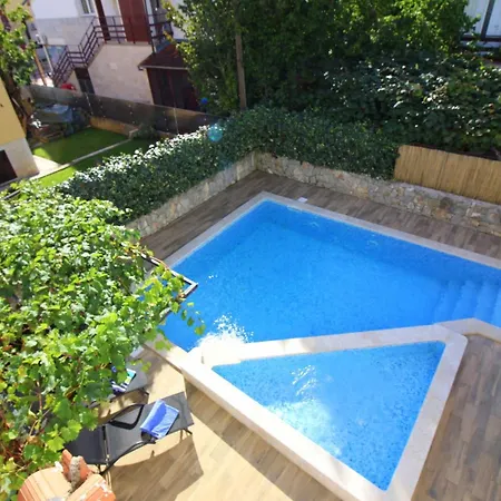 Ferienwohnung In Mit Gepflegtem Garten דירה *